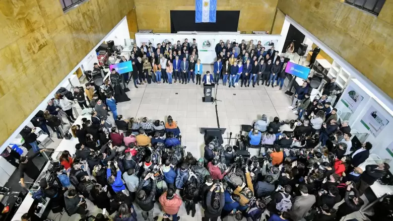 Axel Kicillof junto a intendentes.