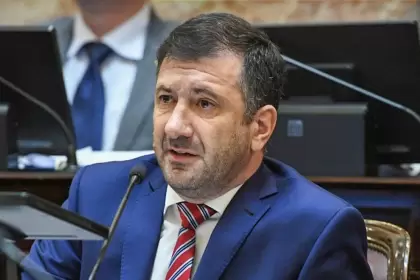 Denuncian penalmente al senador Edgardo Kueider: creen que los US$ 200.000 podrían ser una "coima" por la Ley Bases