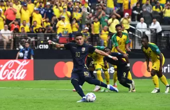 Kendry Pez anot de penal el segundo gol de Ecuador ante Jamaica