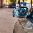 Cmo es la estafa del espejo retrovisor roto con la que pueden vaciarte la cuenta bancaria?