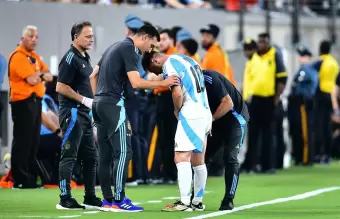 Scaloni empieza a definir el 11 de Argentina mientras espera por Messi