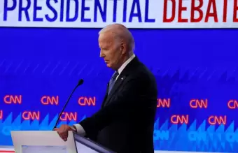 Biden dice que sus viajes al extranjero hicieron que "casi se quedara dormido" durante el debate