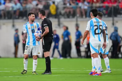 Messi se mostr disconforme con el manejo del rbitro Matonte durante el partido ante Chile