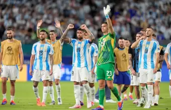 Argentina qued primera del Grupo A con puntaje perfecto