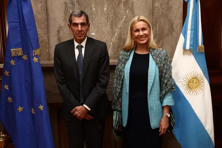 Kadri Simson, comisaria de Energa de la Unin Europea, y el secretario de Energa de Argentina, Eduardo Rodrguez Chirillo.