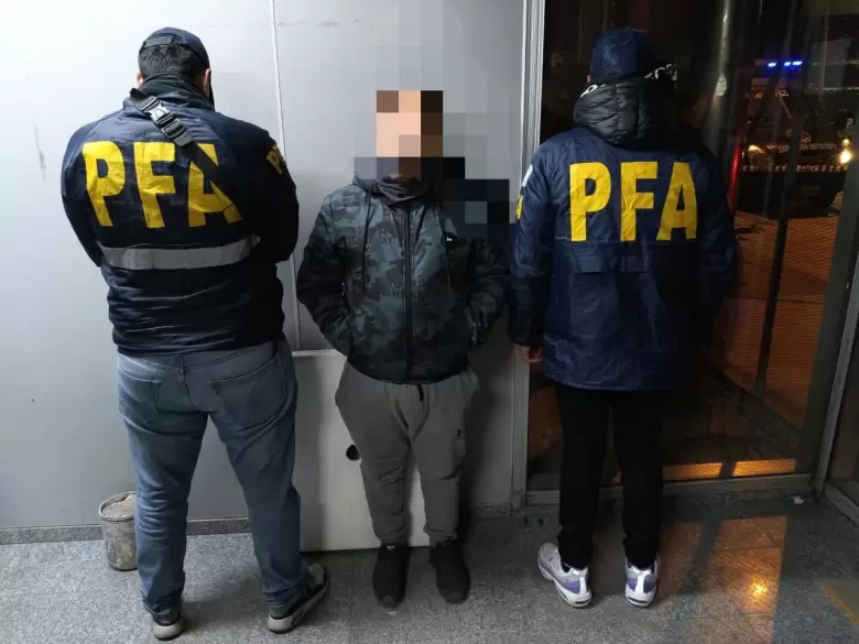 Así fue el Operativo "Los Miserables": cayó un clan que se aprovechaba de personas pobres y les sacaba las tarjetas de débito