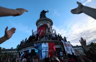 Tras el inesperado triunfo de la izquierda en Francia comienzan arduas negociaciones para formar gobierno