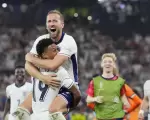 Kane y Watkins celebran un gol con Inglaterra, una de las principales potencias que buscará el título en el Mundial 2026