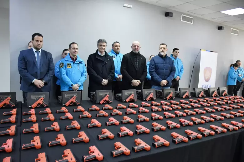 As funcionan las pistolas BYRNA, las nuevas armas de letalidad reducida que sum la Polica de la Ciudad