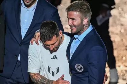 Messi abrazando a Beckham, el gran hacedor de su desembarco en Inter Miami