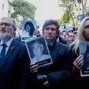 Quin era Mauricio Schiber, el hombre de la foto vctima del atentado a la AMIA que sostuvo Milei