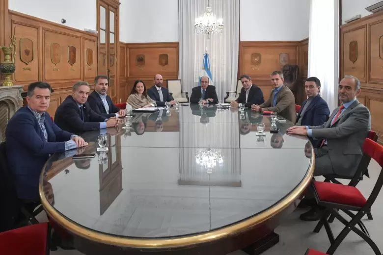 Guillermo Francos junto a los jefes de los bloques.