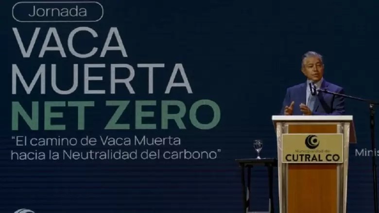 "Existe una ventana de entre 30 y 40 aos para poder comercializar el petrleo y el gas", dijo Figueroa.