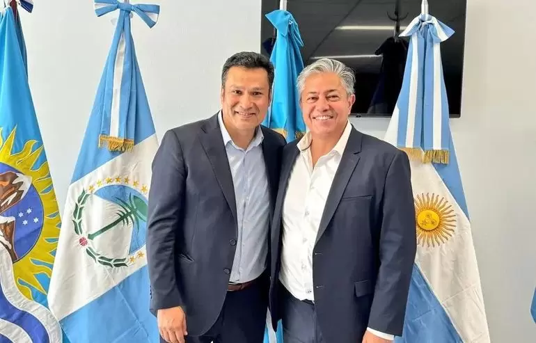 Osvaldo Llancafilo junto a Rolando Figueroa.