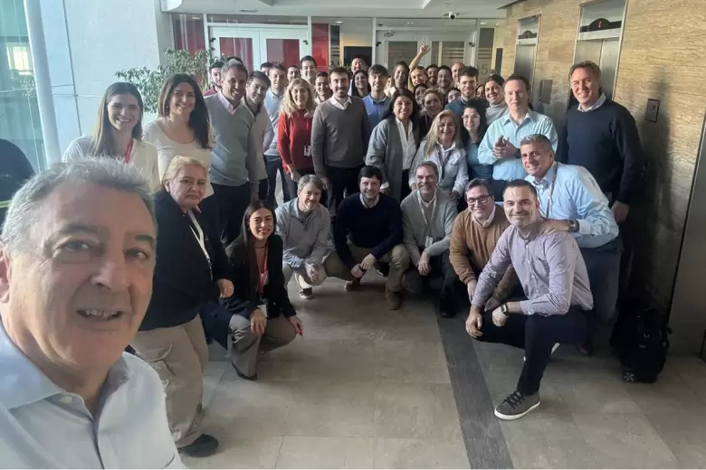 Herrero dej un poste en su perfil de LinkedIn al que acompa de una foto tomada en las oficinas de Toyota, en Martnez.