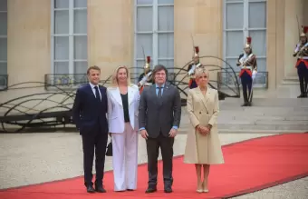 Javier Milei y Karina Milei fueron recibidos por el presidente francs y la primera dama.