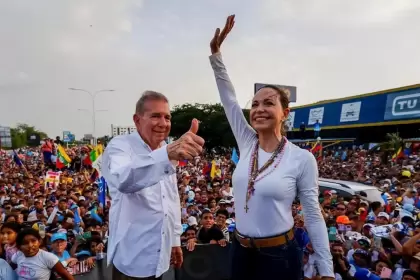 Gonzlez se autoproclama presidente de Venezuela