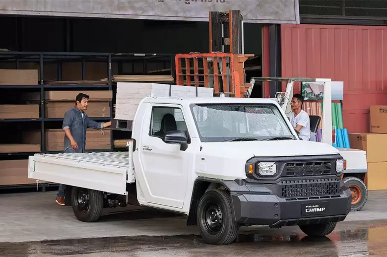 La Toyota Champ ya se fabrica en Tailandia sobre una variante simplificada de la misma plataforma de Hilux.