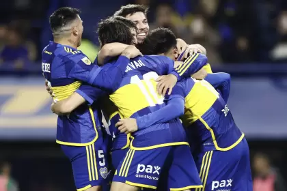 Boca le gan 3-0 a Banfield con goles de Edinson Cavani, Miguel Merentiel y Jabes Saralegui.