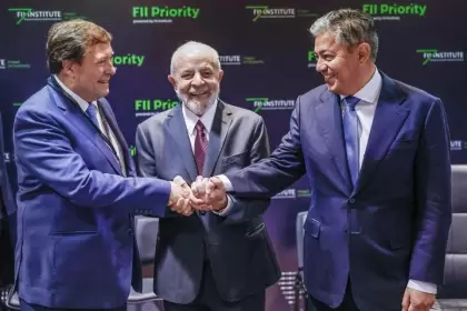 El presidente de Brasil Lula Da Silva junto a los gobernadores Rolando Figueroa y su par rionegrino Alberto Weretilneck