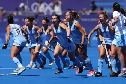 La corrida de Las Leonas tras el penal que defini la serie ante Blgica