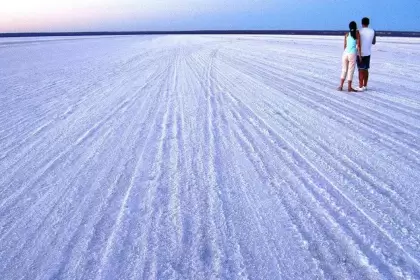 El tercer salar ms grande del mundo queda a slo 50 kilmetros de Las Grutas.