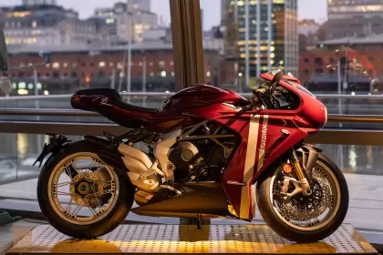 La Superveloce 98 forma parte del line up de la lnea Deportiva de MV Agusta.