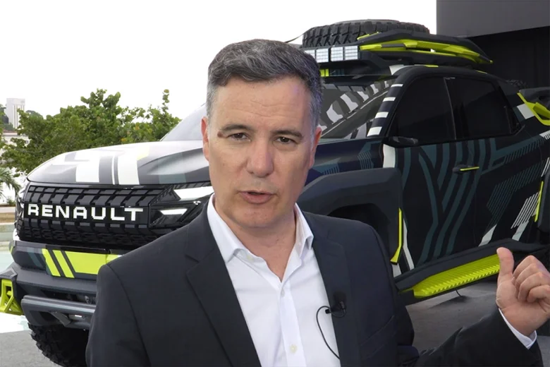Pablo Sibilla delante del Niagara Concept que dará origen a la nueva pick-up compacta.