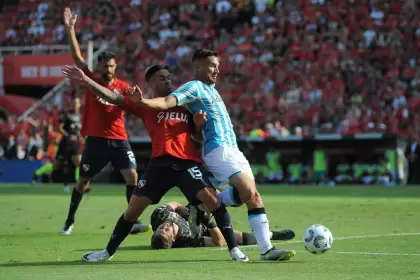 "Maravilla" Martnez fue el autor del nico gol del partido en el ltimo clsico entre Racing e Independiente