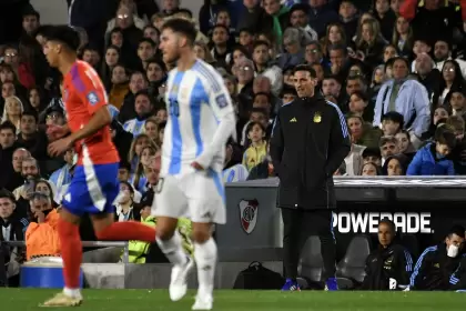El DT Lionel Scaloni tiene que lidiar con una serie de bajas significativas que alteran los planes del equipo.