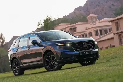 La Honda CR-V suma una versin hbrida que llegar en breve.