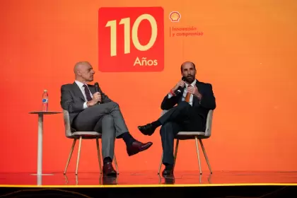 Rolandi durante su intervencin junto al periodista Carlos Pagni en el 110 aniversario de Shell Argentina