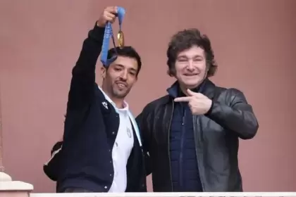 El presidente Javier Milei junto al medallista olmpico Jos "Maligno" Torres, en Casa Rosada.