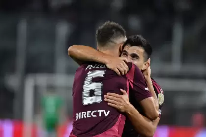 Germán Pezzella y Marcos Acuña, dos de las principales figuras del River de Marcelo Gallardo.