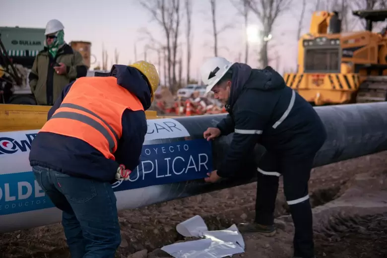 En los 525 kilmetros de obra se contrataron a ms de 2.300 trabajadores y 619 conductores, y se gener un notable dinamismo en la regin