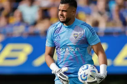 "Chiquito" Romero se pele con los hinchas en la salida del tnel