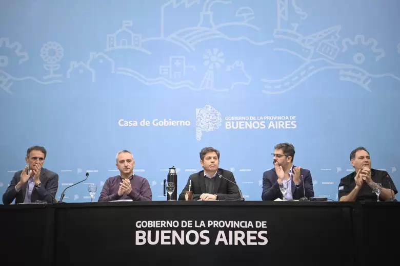 El gobernador Axel Kicillof y su gabinete