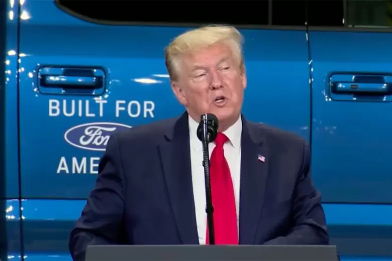 Donald Trump en una de sus visitas a Ford, cuando era presidente de EEUU.