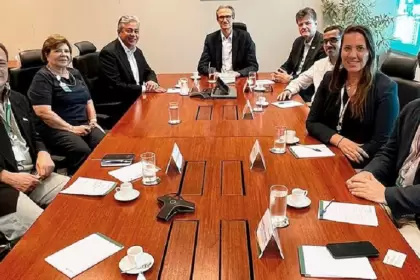 El gobernador neuquino, Rolando Figueroa, reunido con autoridades de Brasil  y empresarios de Petrobras.