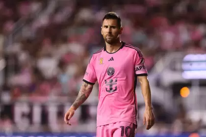 Messi convirtió dos goles y dio una asistencia luego de dos meses de inactividad