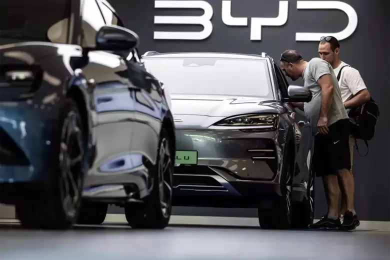 La china BYD ya comercializa sus autos eléctricos en Europa y también los fabricará.