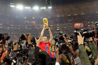Andrés Iniesta celebrando el título de campeón del mundo con España en el Mundial de Sudáfrica 2010