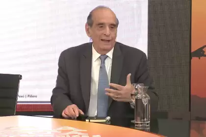 "No son 100 años de decadencia, sino 120&Prime;, dijo el economista Ricardo Arriazu.