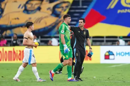 "Dibu" Martínez se perderá los próximos dos partidos de Eliminatorias Sudamericanas para el Mundial 2026