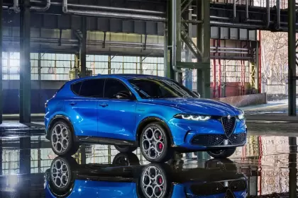 A puro glamour, Alfa Romeo lanzó en Argentina su SUV híbrido