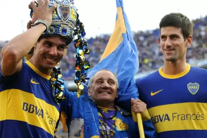 Nadal se animó a ponerse el sombrero que utilizaba Cacho Laudonio, quien anunció la salida del equipo hasta 2021