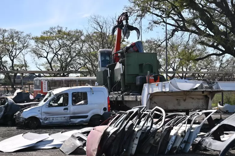 Los autos abandonados son un peligro para la salud, la seguridad y el ambiente.