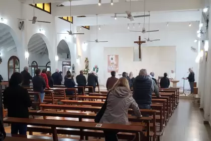"Bertie" asistió a una misa en la parroquia Nuestra Señora del Carmen en Benavídez.