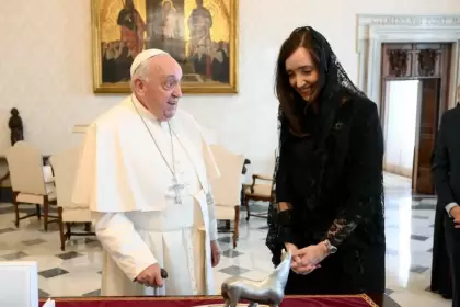 El Papa Francisco recibió a la vicepresidenta Victoria Villarruel: "Todavía vivo y usted, ¿sobrevive?"