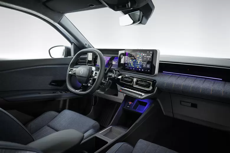 Su interior es similar a su "hermano menor", el Renault 5.
